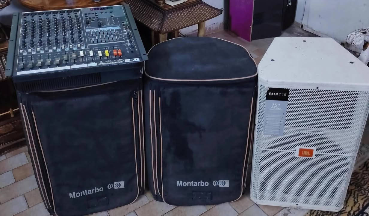 السلام عليكم اخوان***  للبيع 
جهاز مكسر بور  صنع انكليزي **** صوت نقاوه ودفع عالي
زوج سماعات w17   اللبه ١٥ انج  نظافه فوول
تك سماعه    JPLصنع أمريكي اصلي  حجم اللبه ١٥
  للبيع كلهم او كل حاجه مفرده
التواصل خاص بخدمتك او علرقم *********** واتس اب
