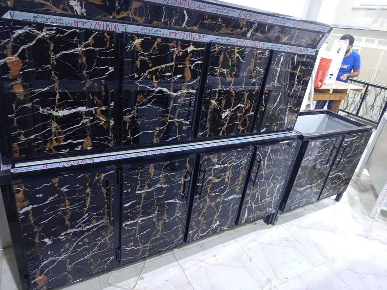 سلام عليكم ورحمة الله وبركاته كاونتر ومترين ونص سعر  خاص رقم الهاتف *********** مكاني ناصريه حي فداء شارع ابو لبنان بنهايه
