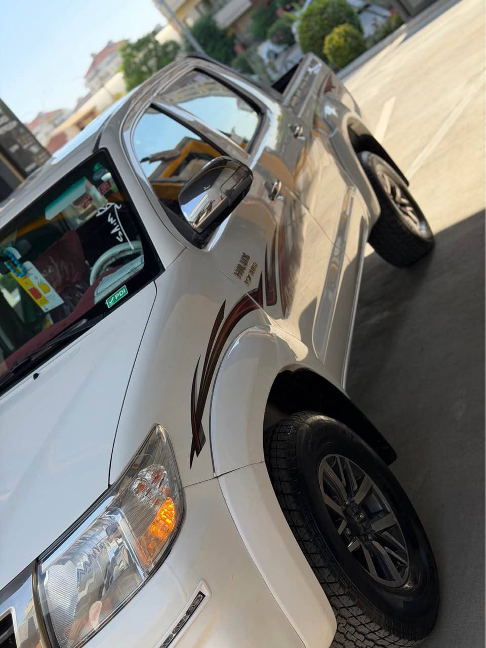 Toyota Hilux 2012
توێتا هایلۆکس(مەرزییە) ٢٠١٢ 
سەیارەکە سفری شەریکەی سید نهرۆیە
لە شەریکەوە یەك دەستە✅
ڕەقەم و سەنەوی نوێیە
مەکینەی بێ دەسکاری و بێ مەسرەفە
گێڕ و کلاچ و عەینەی بە شەرت
پێش و دوای لۆك👌🏻
بێ بۆیاخ و بێ تەرزە و بێ لێدراو
تەنها ٢ پەڵە ساردی هەیە
تایە و ویلی لۆکی بۆ بەستراوە
نرخی ٢٠٥$ گەڵا و مەعامەلە
سەیارەکە لە سلێمانییە
بۆ زانیاری زیاتر/ 
***********
*********** السليمانية, العراق
