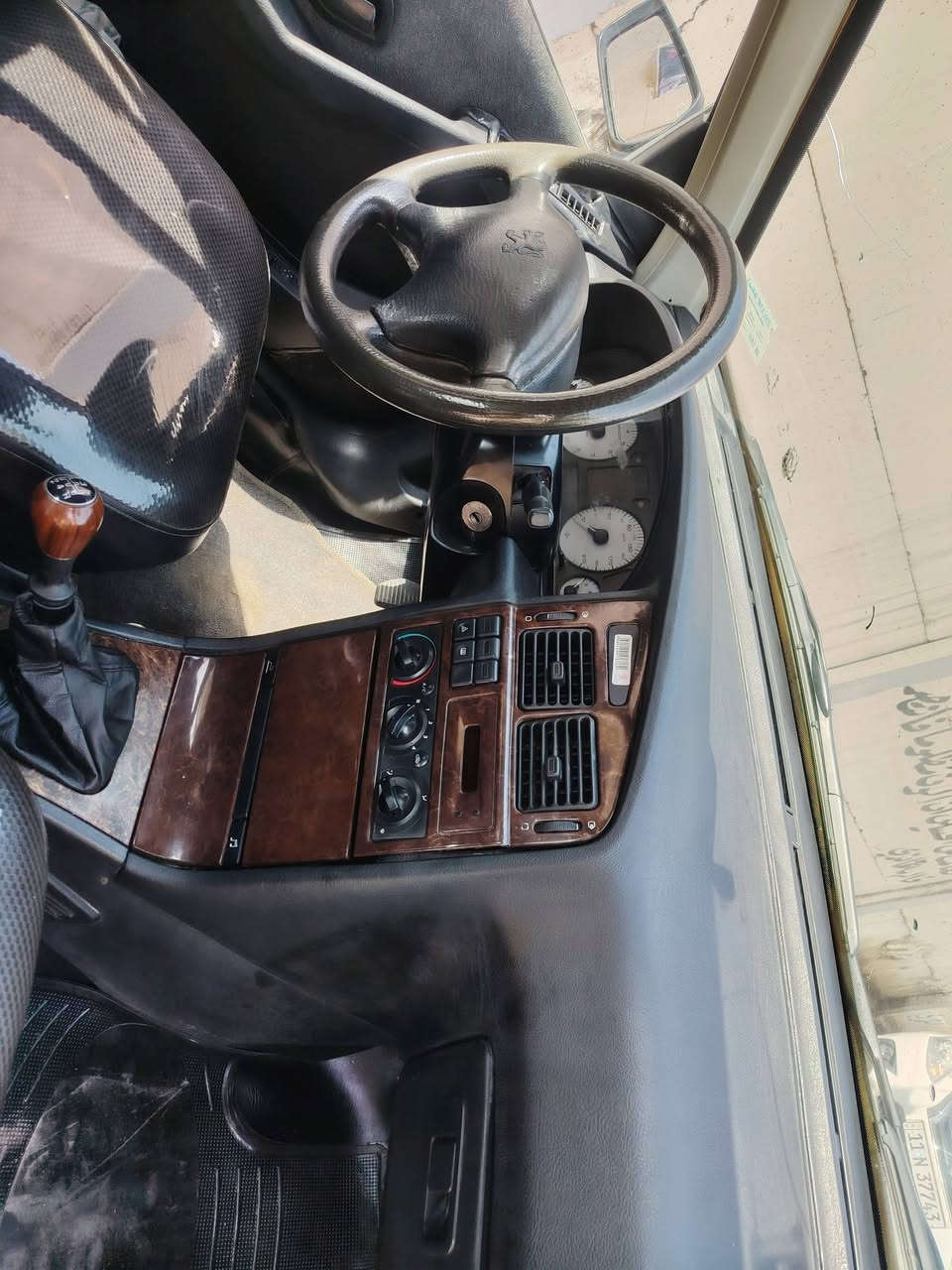 سلام عليكم اخوان بيجو بارص موديل ١٥ جديده تحم تاير صدر جديد تبريد ثلج مصفره هيه وغرامات رقم قبل كم يوم شديته جديد كبل شارع الف متصرف ع اني مكلف بنشر سعر ٤٨ رقم صاحب ***********
