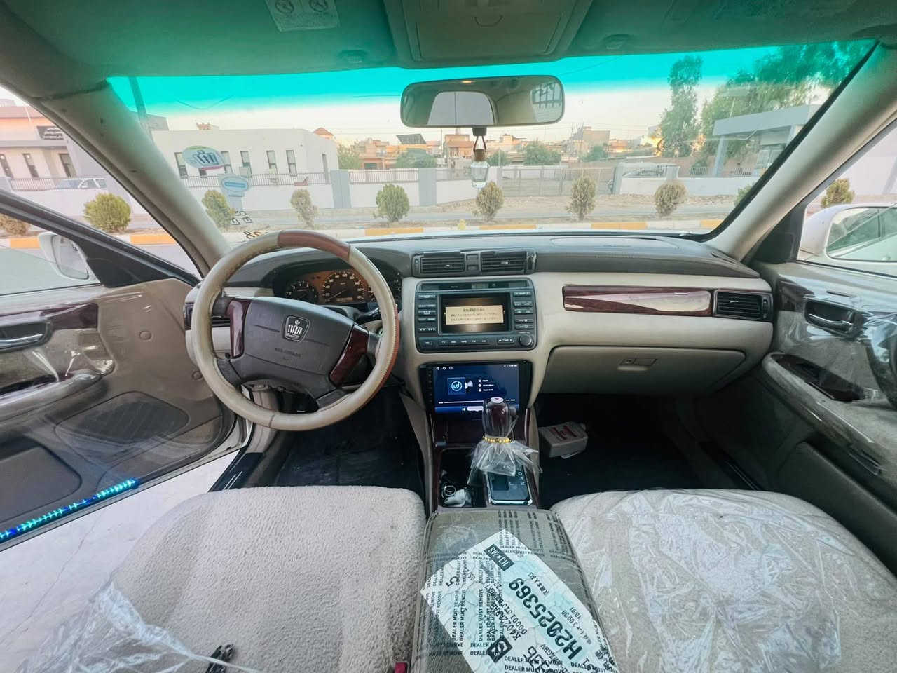 سڵاوی خواتان لێبێ 
مەلیکەی براوەی ۲۰۰۲
مەکینە d4 گەورە
دوو ئایپادی تیایە
بەسمەیه
کوشن کارەبایە
لایتی دواوە کریستاڵە
بێ تەقەو رەقەیە بەشەرتی گێر و مەکینە
ماڵی دۆستە تابڵێی خاوێنە
نرخی ٤۰ وەرەقەو مامەڵەیە
*********** شربازهير, السليمانية
