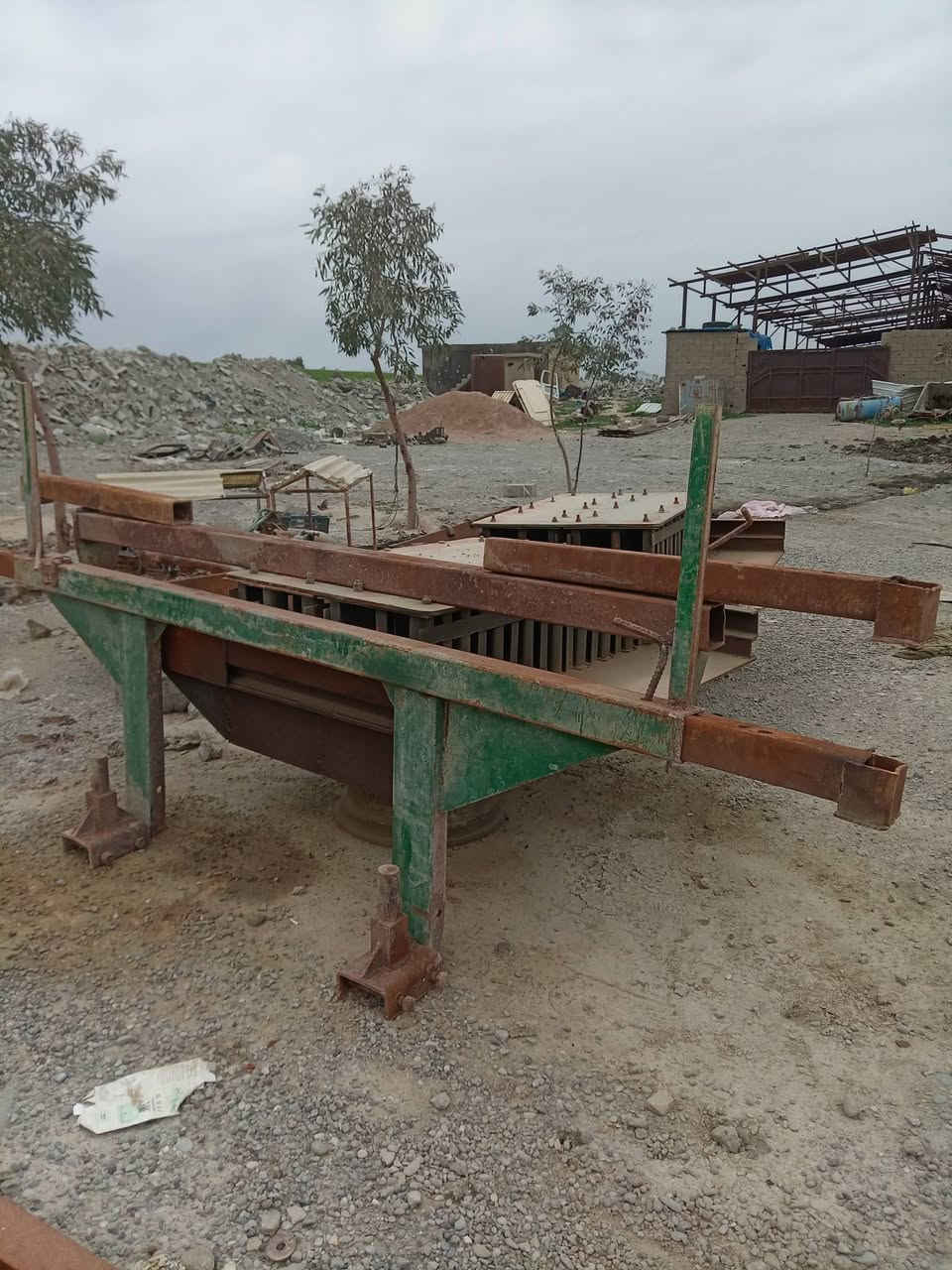 للبيع قاعده حمل حديد كامل سعر300 دولار ***********
