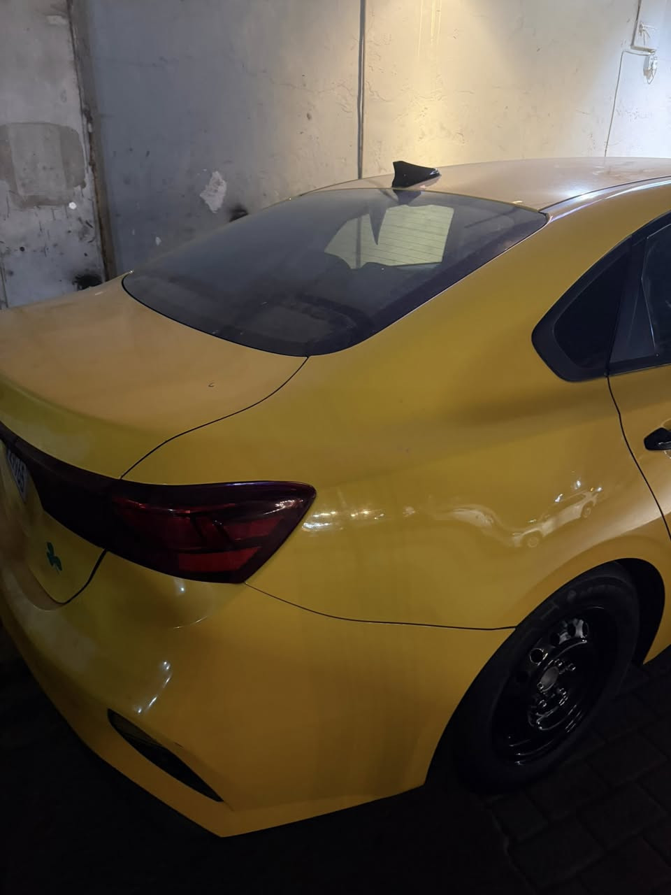 السلام عليكم كيا فورتي 23 حادثها بسيط دعاميه خلفيه  وطخه خفيفه بين البابين  السعر 170 وبيها مجال  اي استفسار *********** العنوان بغداد مدينه الصدر
