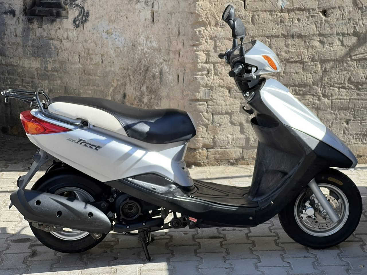 سلام عليكم اكزز تريت جديدة بمعنى لكلمة وين ميعجبك افحص وين ميعجبك وديها مكفوووولة كفاااالة عاااامة 
ماشية 38 الف حقيقي 
دراجة تتعب تكول جديدة 
سعررر مليون و250 الف
مكاني بغداد 
للاستفسار 
***********
