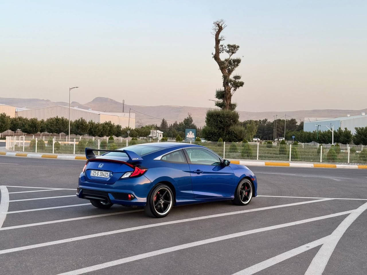 هۆندا سیڤیک ٢٠١٧
کوردی :
گێر عادی 
مەکینە ٢.٠ 
١ پارچە بۆیاخی هەیە (چەمەلەغی لای سەکن )
ئێرباگی شانی تەقیوە 
٢ سویچە 
کوشن هیتەرە 
سەنەوی بەسەرچووە 
160.000کم  هەزار ڕۆیشتووە 
نرخ 89 قفڵ
شوێن سلێمانی 
*********** 

عةرةبي :
گیر عادي
مكينة 2.0
1 قطعة صبوغ  (جملخ خلفي) 
  160.000كم ماشي
سعر نهائي 89 قفل
مكان سليمانيه 
***********
