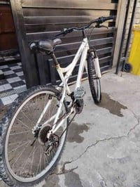 بايسكل للبيع نظيف استعمال قليل حجم 26 والباقي موضح بالصور السعر 100 ال...