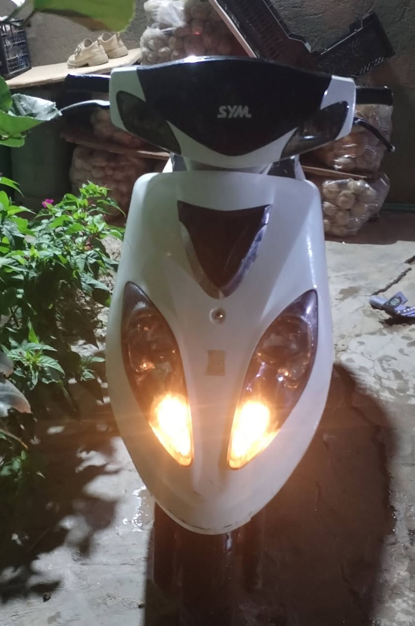 سلام عليكم دراجه سيام كوري هستوني مبدل مكينه كامله لاتبخير ولاتنقيص كهربائيات كلهه شغاله كالمه وحلوه مكينته 125 السعر 380 وبيهه مجال قليل مكاني بزبير التفاصيل ع الرقم ***********
