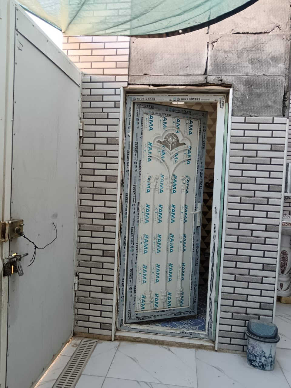 دار في العرضات بصف الركن مربعة ١٠٠ متر مساحتة للبيع مطلوب اسكان ٢٠ مليون ضهر شارع ٤ سايدات قريب للاسفسار ***********
