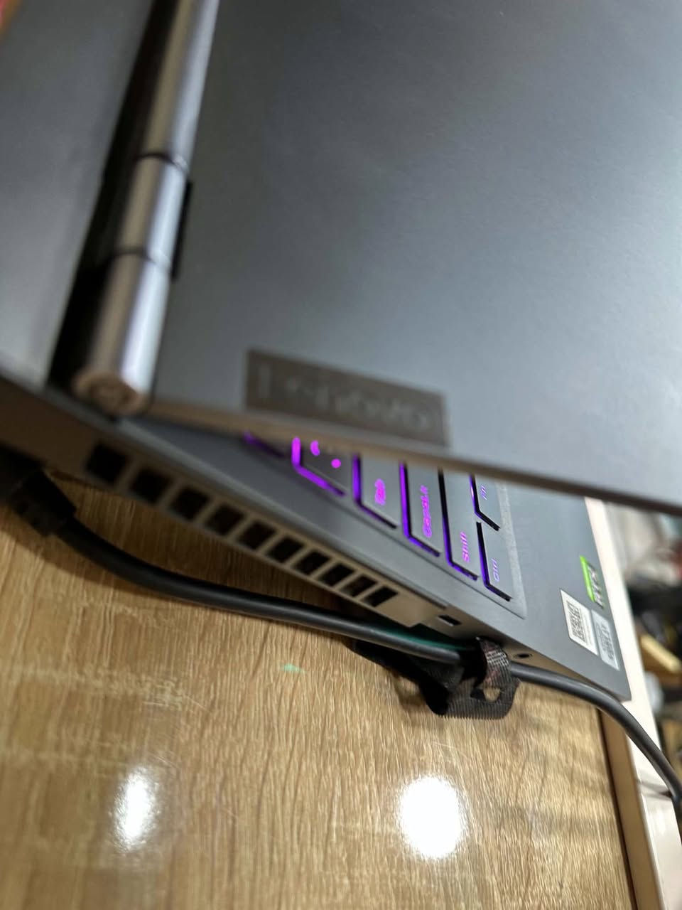 متوفر لابتوب كيمنك للبيع
متوفر توصيل لكل العراق 

Lenovo legion 7 

I7 10750H 
Ram 16 
Nvme 1Tera 
Rtx 2070Super 8gb 

السعر 950 الف


**إذا كنت صاحب هذا الإعلان وتريد حذفه لأي سبب، رجاءا أرسل رسالة إلى الدعم الفني**