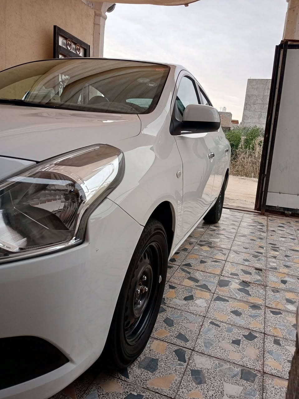 سلام عليكم
نيسان سني هندي موديل 23 
كفاله بس بيها بارد بسيط
مكاني البصرة شط العرب باب الهوى ***********
