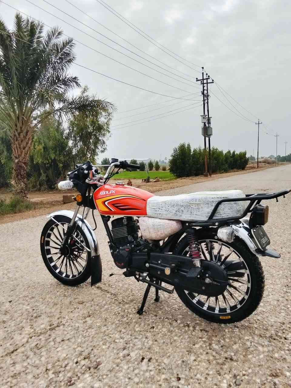 سلام عليكم دراجه سيفان ضاقطه وزنجيل 25 كفاله عامه دراجة جديدة وضع شركه اوراق بغداد  كهربايات كله شغاله مكان واسط العزيزيه السعر اتصل ودلل ***********
