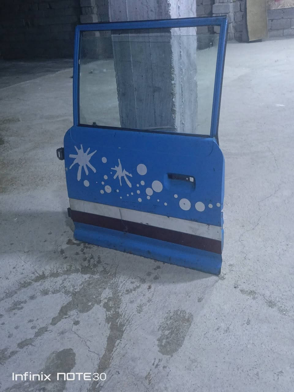 سلام عليكم للبيع  باب كيه حمل دبل قماره خلفي كوري السعر 175 وبيهه مجال رقم الموبايل ***********
