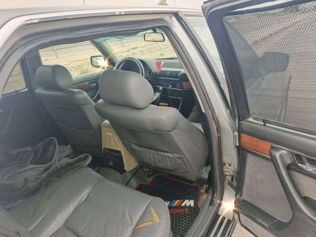 سلام عليكم بي ام للبيع موديل 91حجم 735مكينه كير خير من الله السياره كلش حلوه مصبوغه عام لجماليه كهربائياته شغاله تخم تاير حداديه نص عمر رقم انبار انكليزي سنويه ل30 مكان السياره بابل المحاويل السياره معروضه ب 50وبيه مجال واذا  اكو مراوس حسب  القناعه الشراي يتصل 
***********
