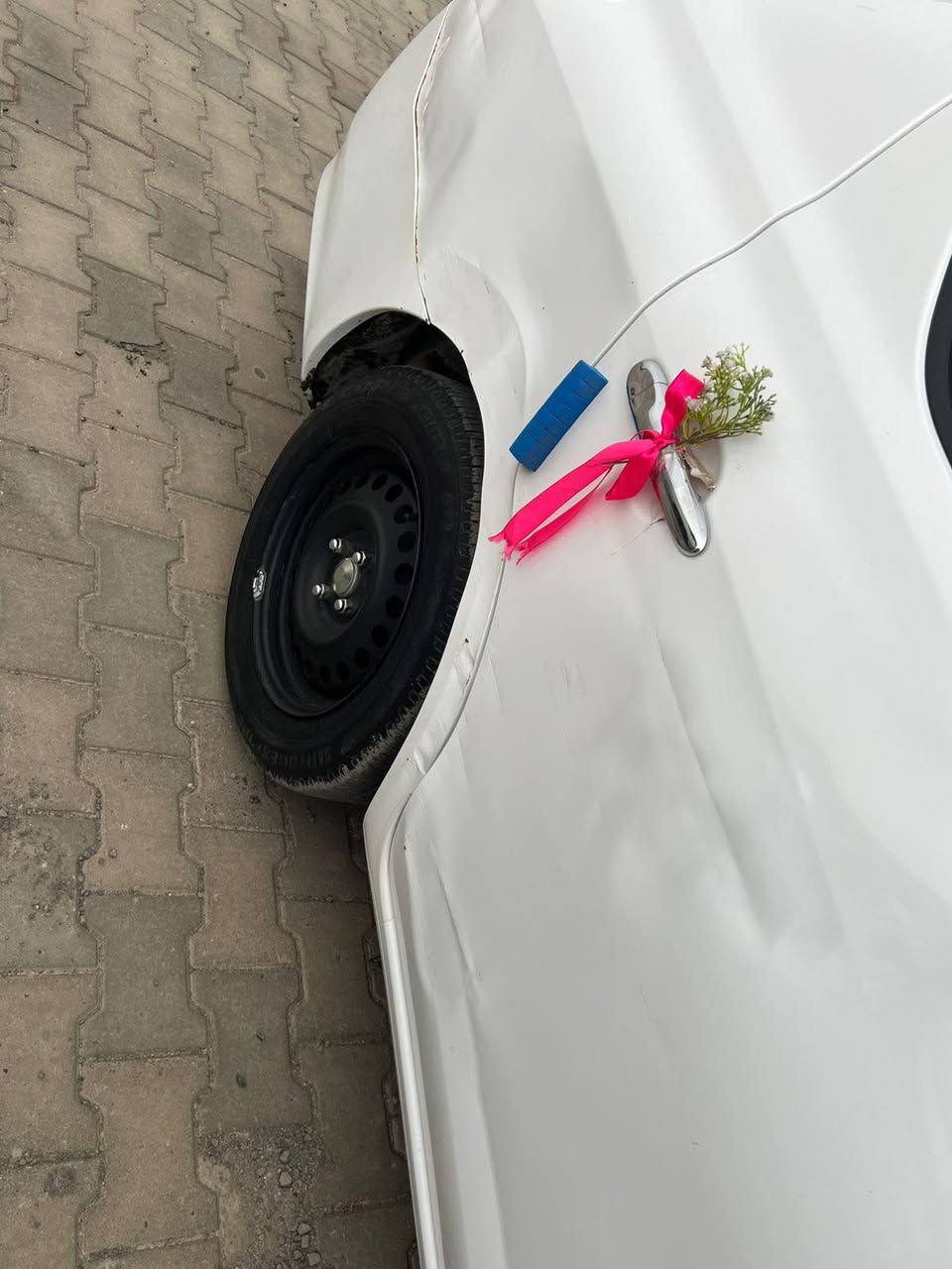 نيسان سني 22 هندي ام البليته الزركه ماشيه 46 جديده استخدام شخصي بيت دوام بيها دعمه باب ومدكر الخلفي صفحه عكس السايق على وضعها ما امصلح وشخط اباب السايق خفيف موضح بلصوره الدعمه والشخط والباقي كفاله على وضع الشركه برغي مامفتوح بيها سعر 117بيها مجال قليل حك الجيه العنوان البصره الجنينه قرب السوق رقم التواصل ***********
