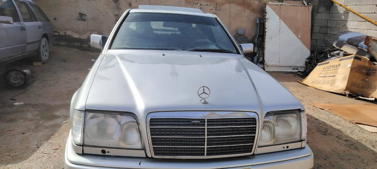 مارسدس بيبي دب كوبي موديل ١٩٩٢ بلادية بغداد مداور شوكة ميعجبك محرك وكير واكسل AMG ويل رياضي ١٧ تو سايز تخم تاير باتري جديد سرعة ٢٦٠ ستيرن رياضي حدادية مضبوطة كهربائيه فول دبل مروحة دبل فيت بم سلايت شغال طكتين السايرة متعوب عليه السعر ٦٥ ورقة وبيه مجال قليل مكانه نجف رقم الهاتف ***********
