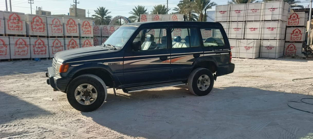 السلام عليكم باجيرو موديل 96 كير محرك خير من الله دواخل حلوه كهربائيات كلها شغاله السنويه لل30 لا ضربه ولا صبغ كلها بلاد مكان كربلاء السعر 50 او بيها مجال حك. الجيه ***********
