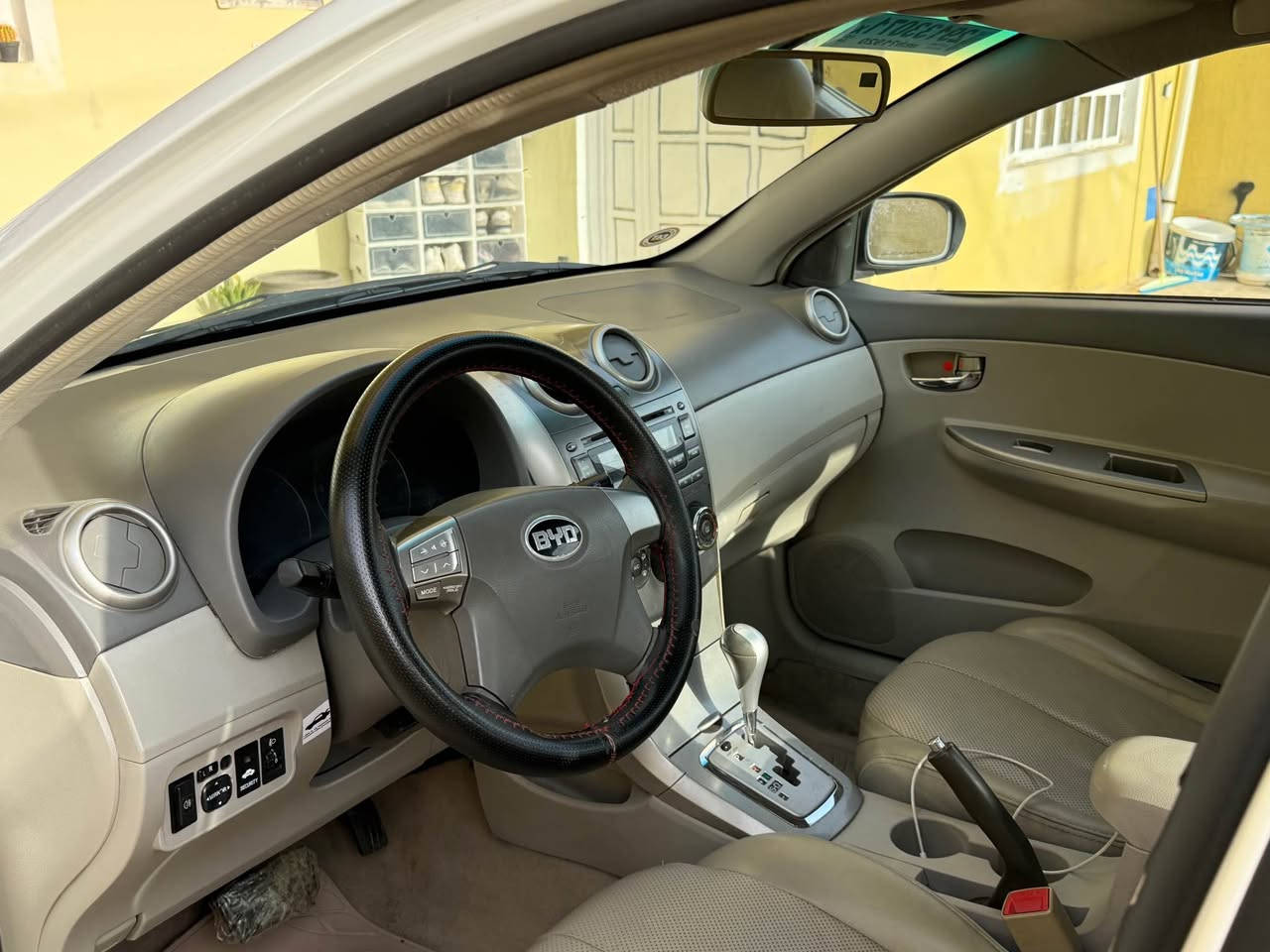 سلام عليكم بي وإي دي موديل 2014 بدون صبغ محرك وكير وصدر وتخم تاير جديد رقم سليمانيه دوالي سقف سليت *********** بغداد, العراق
