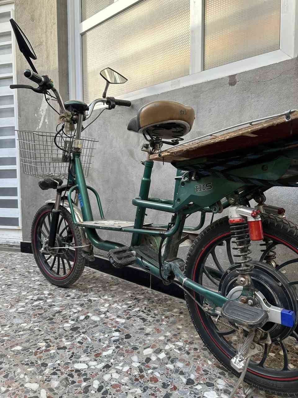 بايسكل شحن للبيع نضيف مثل ما تشوفونه مابي اي عطل شغال بدون  بطاريت مكاني حي العامل المنطقة الثانيه


**إذا كنت صاحب هذا الإعلان وتريد حذفه لأي سبب، رجاءا أرسل رسالة إلى الدعم الفني**