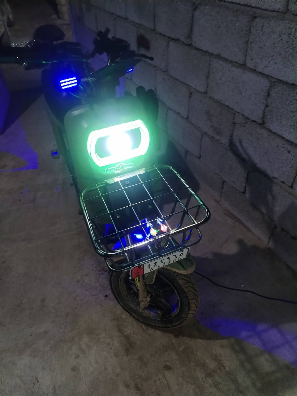 اسلام عليكم اخوان عني هاذي الدراجه للبيع جديد ماناقصه شي
السعر350 وبيه ماجال  ***********
