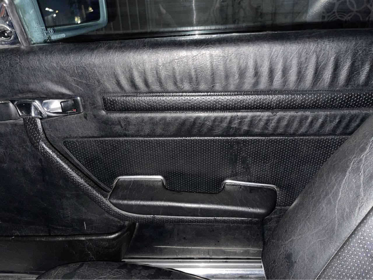 السلام عليكم للبيع فقط 
مارسيدس SL كلاسك 
موديل ١٩٨٢
السيارة جديدة
على وضع الشركة  
رقم اربيل بأسمي 
مكاني بغداد 
الاتصال 
*********** بغداد, العراق
