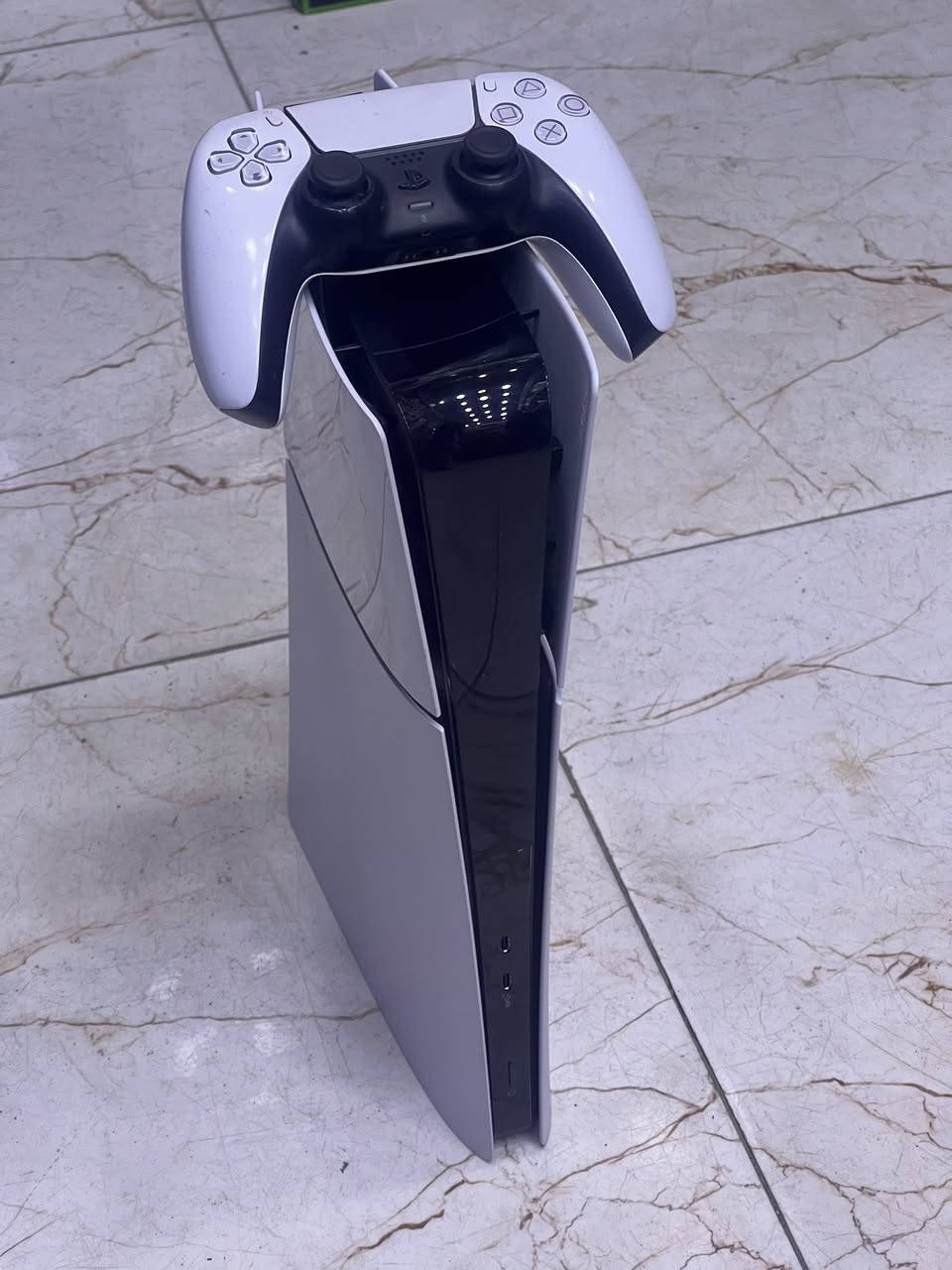 📅 الأسعار محدثة لسنة 2026  
📩 للاستفسار أو الحجز راسلنا على الخاص.
***********
توصيل لكل مكان موجود 
ضمان شهر عالوصل

🔹 PlayStation  
• PS2 Fat — 65 ألف  
• PS3 Slim — 110 ألف

🔹 PS4  
• PS4 Fat Online — 175 ألف   
• PS4 Fat jailbreak— 225 ألف  
• PS4 Slim Online — 200 ألف  
• PS4 Slim jailbreak — 270 ألف  
• PS4 Pro 1TB Online — 265 ألف  
• PS4 Pro 1TB jailbreak — 325 ألف  

🔹 Xbox  
• Xbox 360 — 110 ألف  
• Xbox One fat — 110 ألف  
• Xbox One fat 1tb — 135 ألف
• Xbox One S 500GB — 150 ألف  
• Xbox One S 1TB — 170 ألف  
• Xbox One X — 175 ألف  

🔹 Xbox Series  
• Xbox Series S 512GB — 355 ألف  
• Xbox Series S 1TB — 480 ألف  
• Xbox Series X — 610 ألف  
• Xbox Series X (مع الكرتون) — 650 ألف  

🔹 PS5  
• PS5 Fat — 575 ألف  
• PS5 Fat Digital — 540 ألف  
• PS5 Slim Digital — 575 ألف  
• PS5 Slim — 660 ألف
