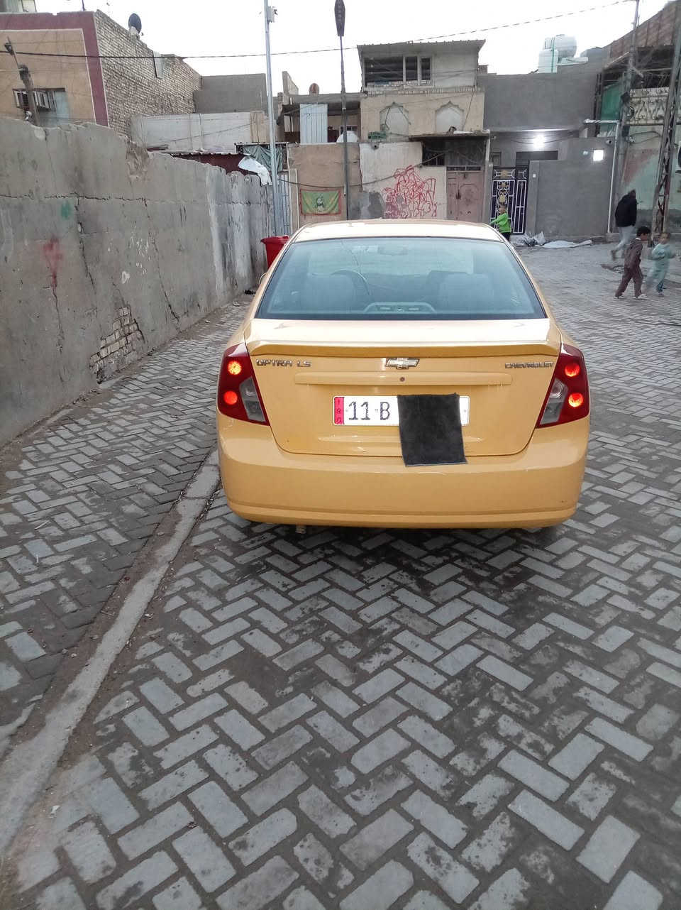 السلام عليكم ورحمة الله وبركاته
من رخصة مدير الكروب المحترم
سياره اوبترا موديل 2011 شراكة العامة
مكينة. وكير  اوتوماتيك 1600
السيارة خير من الله كلهة شغالة
رقم انكليزي بغداد بسمي شرط التحويل
عنوان بغداد مدينة الصدر السعر 63 وبيهة مجال 
مبايل ***********
