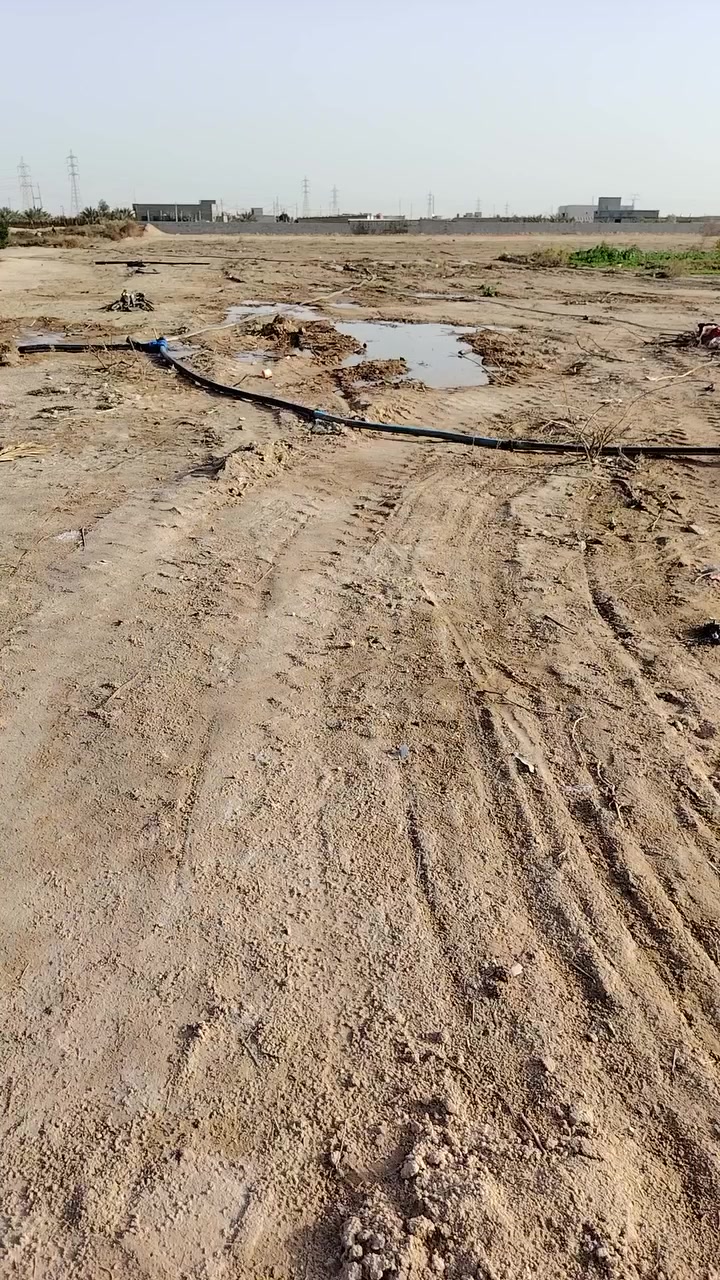 يالله السلام عليكم 4دوانم ونص للببع في خور الزبير تبعد عن المدينه ٨٠٠ متر تحتوي علئ ماي اساله وماي بير وكهرباء ***********
