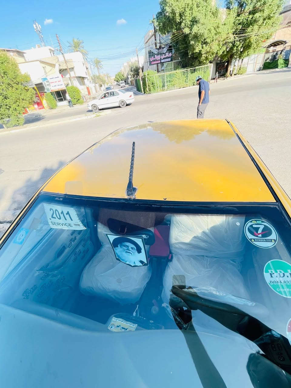 السلام عليكم سمند موديل 2011 ناطق  مكينه قبل يومين شديته تخم تاير او ويل جدد صدره زين بيه نواقص بسيطه مصفره هيئة وغرامات  لايت زنون اصلي تجي تاخذه من باب البيت كبل عقد مروري وتحول سياره باسم ابن عمي للاستفسار *********** بغداد حي العامل  عارضه ب 29 وبيه مجال كلش بسيط
