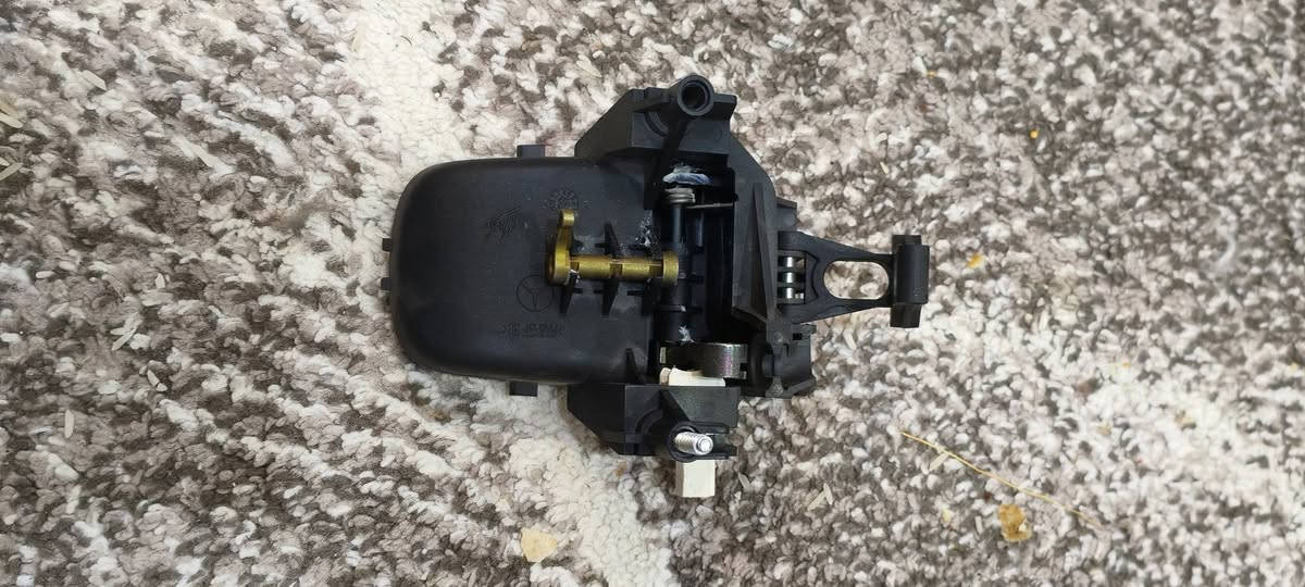 دەسکی یان یەدەی دەرگای ماردڕسیدس e320 بێ کێشەیە نەشکاوە نرخی ٢٥ هەزار و معاملە شوێن هەولێر أربيل, العراق


**إذا كنت صاحب هذا الإعلان وتريد حذفه لأي سبب، رجاءا أرسل رسالة إلى الدعم الفني**