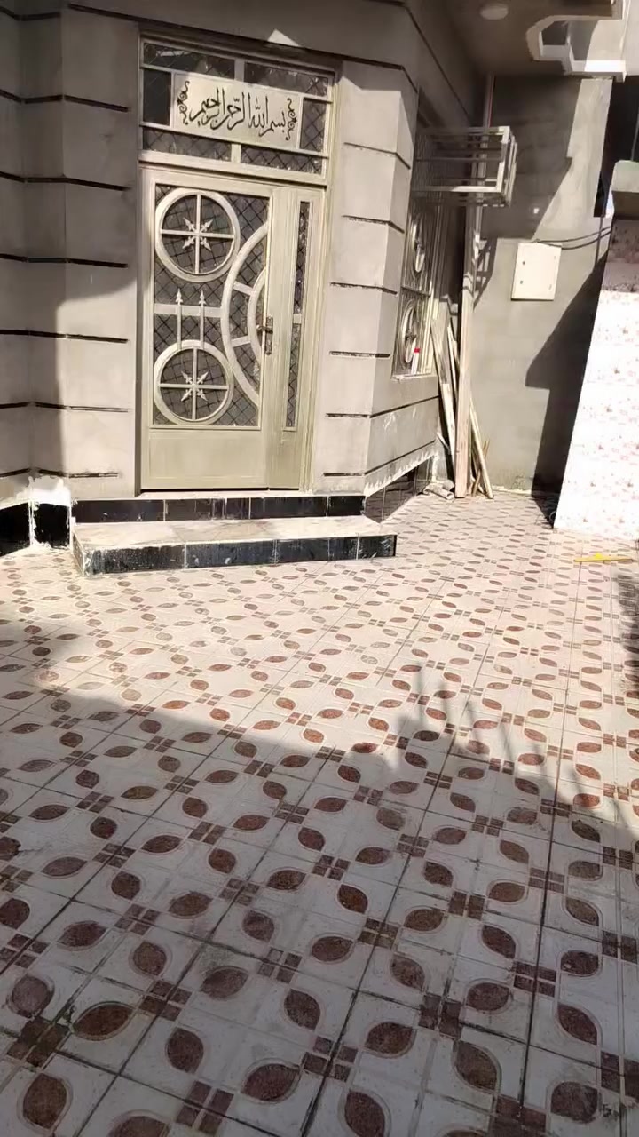 بيت ٢٠٠ متر للبيع في الجزء الثاني طابقين يحتوي على استقبال ومطبخ وصاله وثلاث غرف نوم بيت كلش حلو وسعر مناسب مع توفر كافة الخدمات التحرير الحولي زراعي محمد ليله ت*********** والخاص مفتوح
