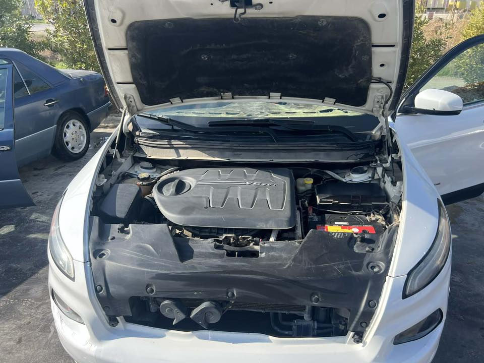 جيب بزون 2016 v6 نص فول

مواصفاتها 
شاشه
بصمه تشغيل وابواب 
تدفئه كشنات وستيرن
كشن كهرباء 
هاند بريك بصمه 
وضعيات قياده
هيتر مري جانبية 
مري كهرباء
وبعد بيها مواصفات

السياره كلين تايتل فقط بيها رصعه بل الباب الخلف السايق فقط

مكان السياره ديالى المقداديه

السعر  135قابل للتفاوض 
 للتواصل ‭0770 430 1927‬
