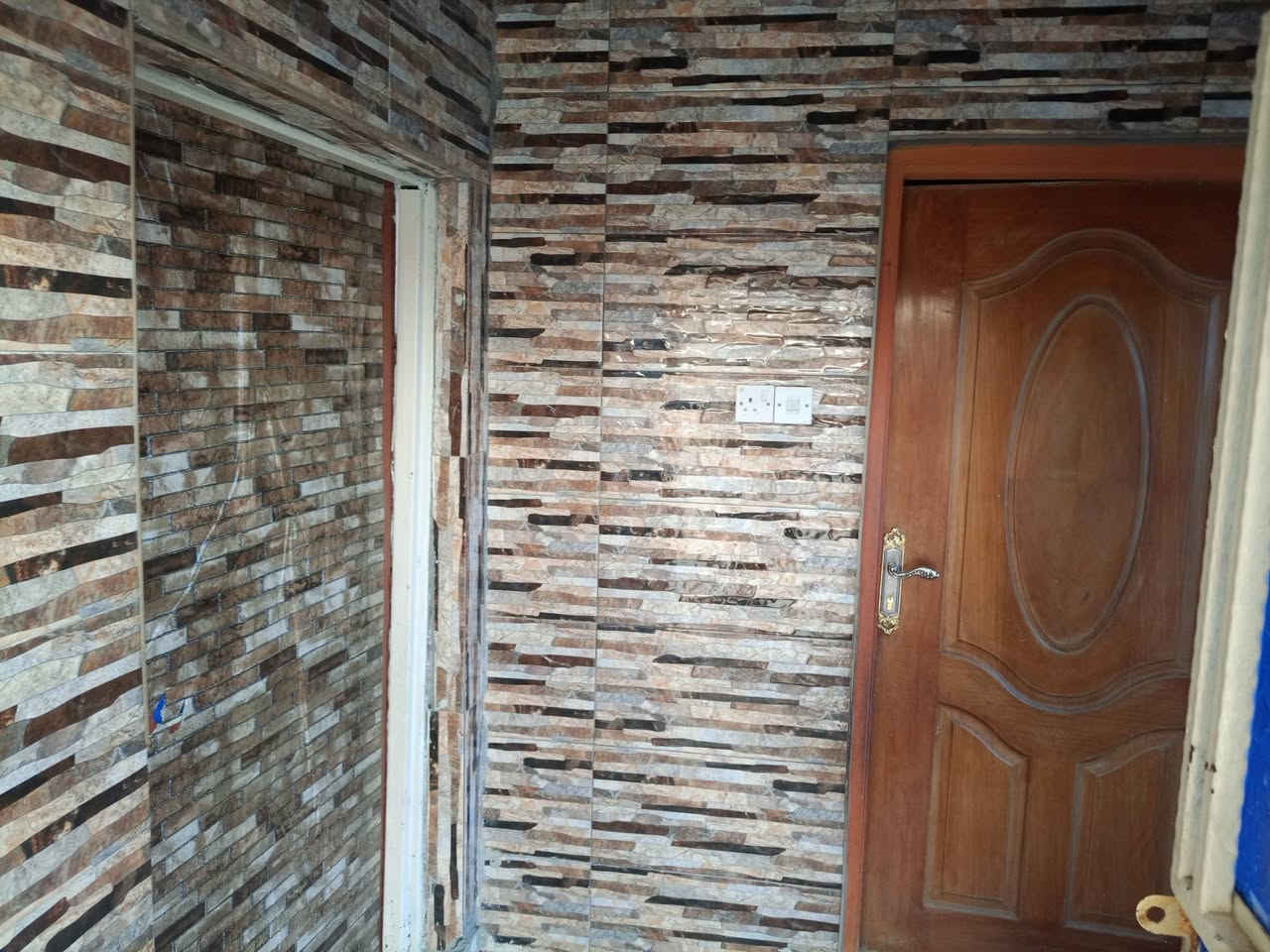 بيت للبيع حي الصدر الرابع قرب مدرسة العراق موقع البيت كلش مميز عالشارع الرئسيه مساحت البيت 301 بالطابو مع فضله 60متر تابعه للبيت 
مكون من صالتين وبراني ومطبخ وغرف اثنين جوه مع مخزن بالاخير يصلح غرفه مساحة كلش جبيرة موقع تجاري يوجد غرفة بالطابق الثاني فقط الاستفسار الاتصال 
***********
