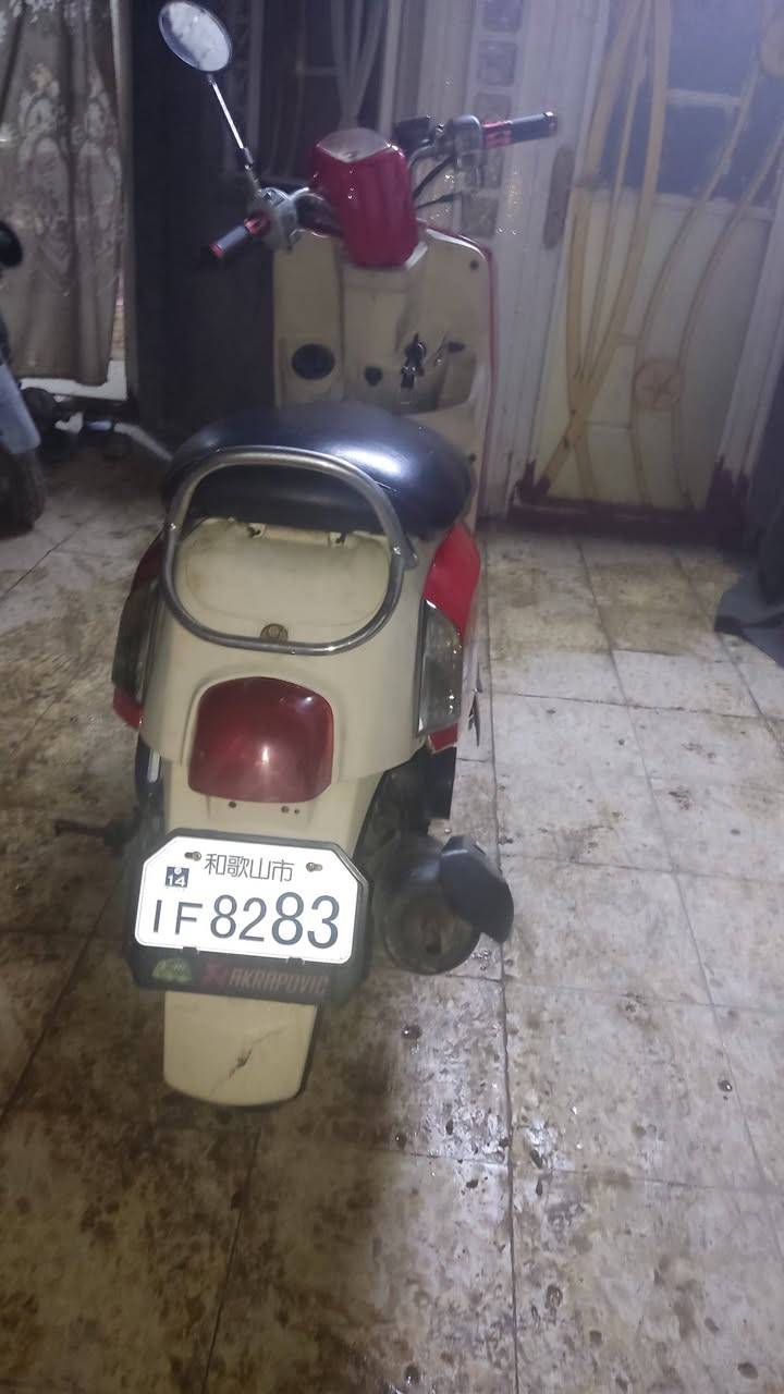 سلام عليكم دراجه بوليسي دراجه كامله من كل النواحي لا مجفته ولا مفتوحه كهربايات كامله مكينه بلاد من التاير للكابريتر شلعه ومعدل فول واضمن السعر650 وبيه مجال الرقم متوفر واتساب هم ***********
