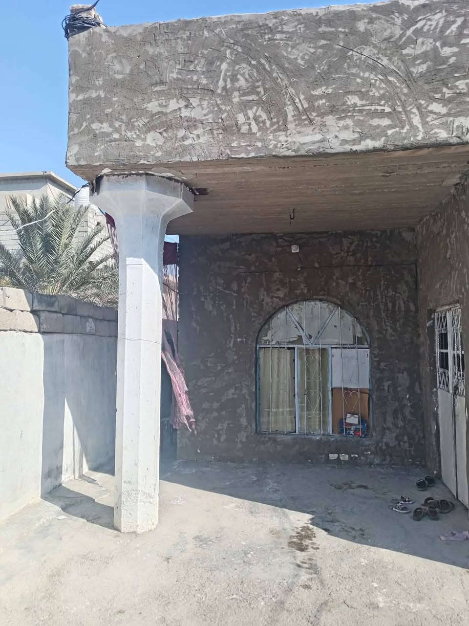 السلام عليكم    دار للبيع المساحه 200/متر العنوان بعقوبه تقاطع الساده الحي العسكري قريب عن الشارع العام بناء قديم   مؤجر حالين  رقمي  الاسيا صاحب الدار     اثير   *********** ***********/ السعر ٥٥   وبي مجال للطيبين  بيت قريب علا الشارع العام ومؤجر وكافه الخدمات ماء مجاري تبليط
