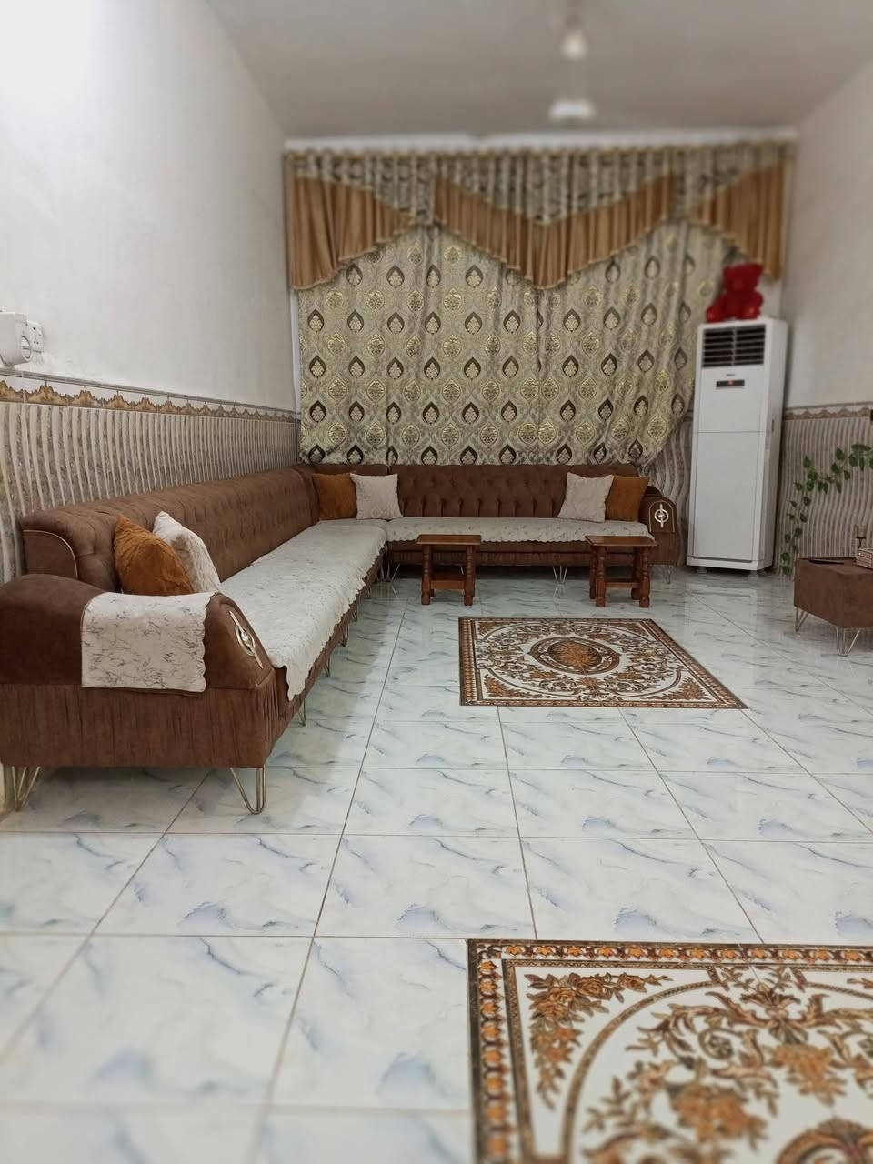 بيت للبيع زراعي مساحته ٤٠٠متر يتكون من ٣غرف وصاله واستقبال ومطبخ وصحيات مكانه قريب على جسر البدعه للاستفسار الاتصال على الرقم التالي ***********
