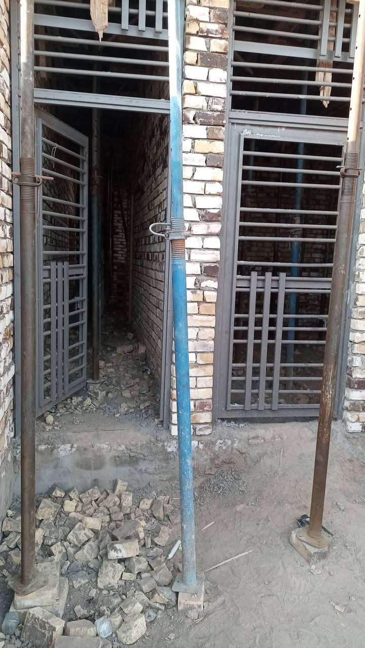 السلام عليكم هيكل للبيع مساحة 100م بناء درجه اولى *********** بالمجمع مقابل المستشفى
