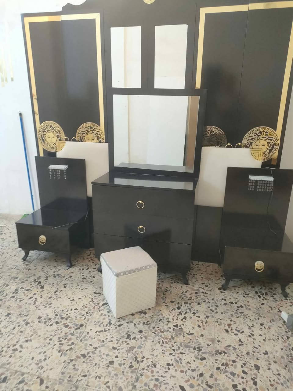 غرفة نوم تركي 
العدد 6
السعر 450
شد🪛 ونقل🚛 داخل بغداد مجاني


**إذا كنت صاحب هذا الإعلان وتريد حذفه لأي سبب، رجاءا أرسل رسالة إلى الدعم الفني**