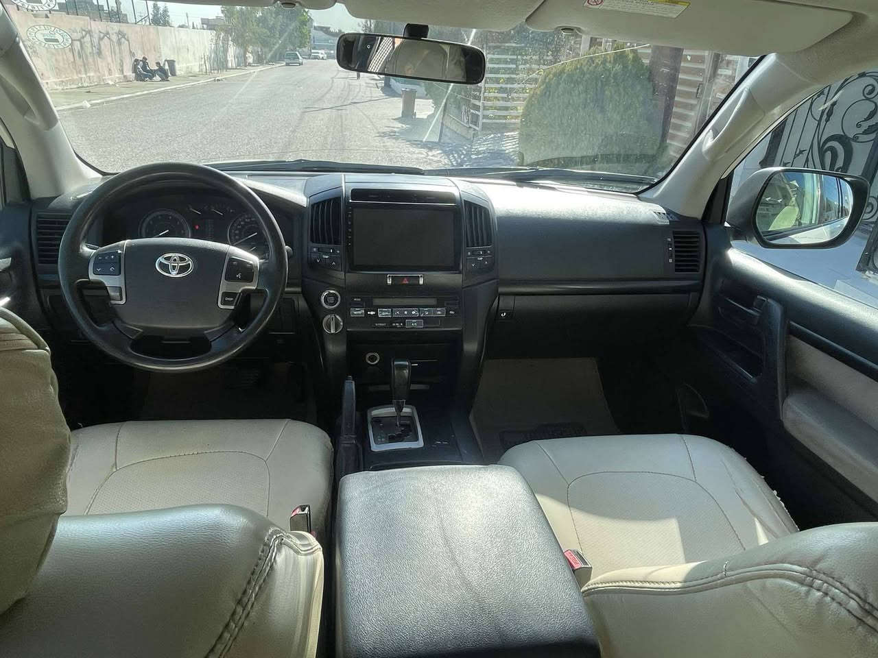 للاندگرۆزەر 2010  بـــــێ سبوع
6 پستۆنە
***********

ئـەگەر سەیارەکەت دەفرۆشیت نامە بنێرە با بلاوی کەینەوە لۆت
