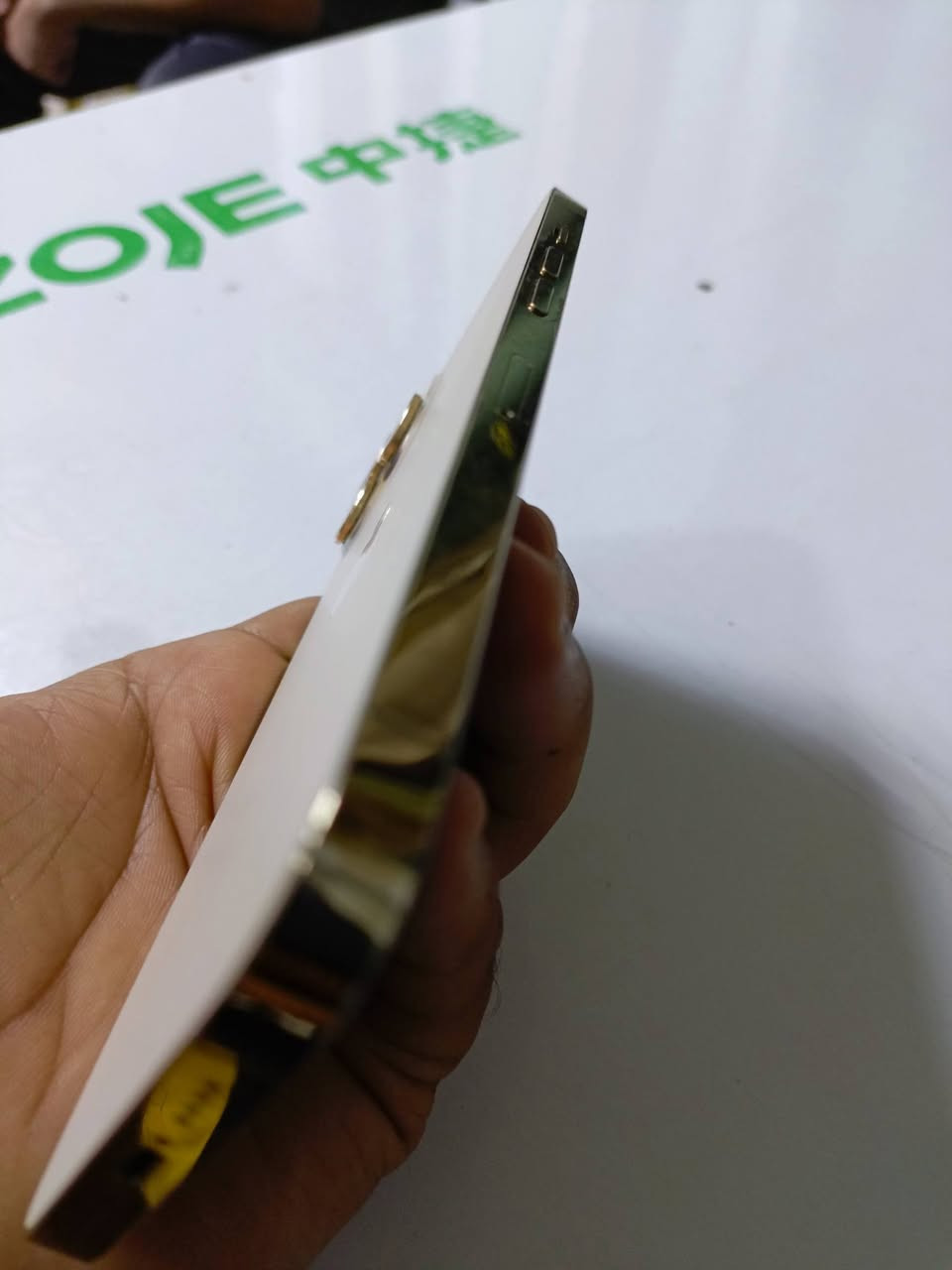 12 برو ماكس ذ 256 
بطارية 78 بلادية 
الجهاز مكفول من كلشي 
***********
المكان بغداد 
السعر 500 الف
