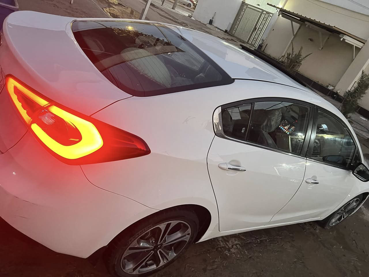 سلام عليكم سيراتو للبيع 2014 مكفوله بيه فقط بارد مكاني نجف كوفه السعر 117 وبيه مجال
***********
