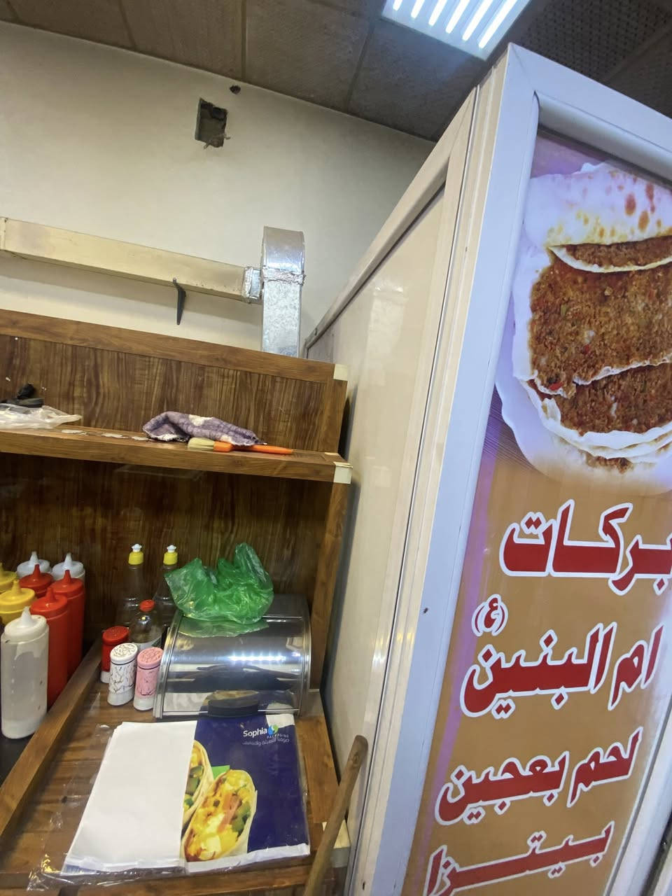 قاطع مع باب كامل  للبيع
عنواني بغداد بلديات 
رقمي ***********
محتاج بيش مجان أبيعه
