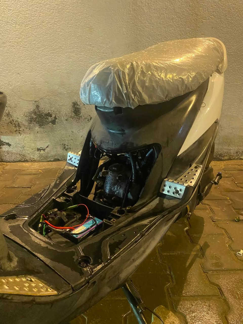 سلام عليكم دراجه ماكس عدله للبييع دراجه خير من الله كلشي شغال بيها من الطول للطول دراجه نكره سلف بكل وقت تخم تاير جديد شلعه ومعدل ماتتكض للدراجه مفوحه ولفات فقط!!! دراجه سعرها 625 بيها مجال قليل حك الجيه لاطبلي وضل تعامل مكاني بصره!!! رقمي *********** مابي واتساب فقط تصال شريحه!!!!!!!!
