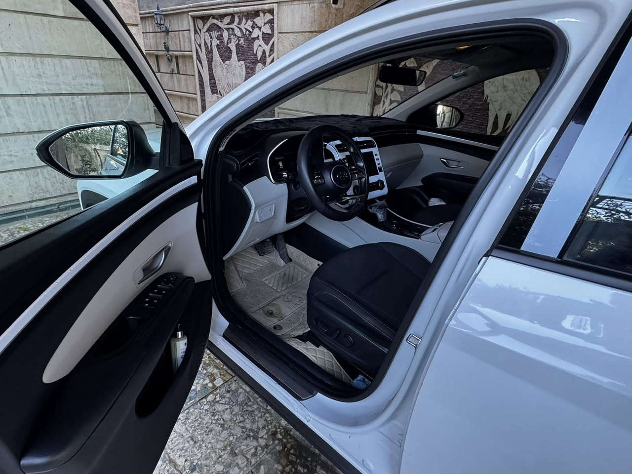 السلام عليكم 

هيونداي توسان 2023 خليجي فول مواصفات عدا البانوراما ماشية 49000 كيلو سيارة مكفولة كفالة عامة عدا بارد 4 اصابع بالجاملغ الخلفي ومصلح 
رقم بغداد انكليزي بأسمي

السعر 21500 $ 

العنوان بغداد / زيونه
 
للاستفسار ***********
