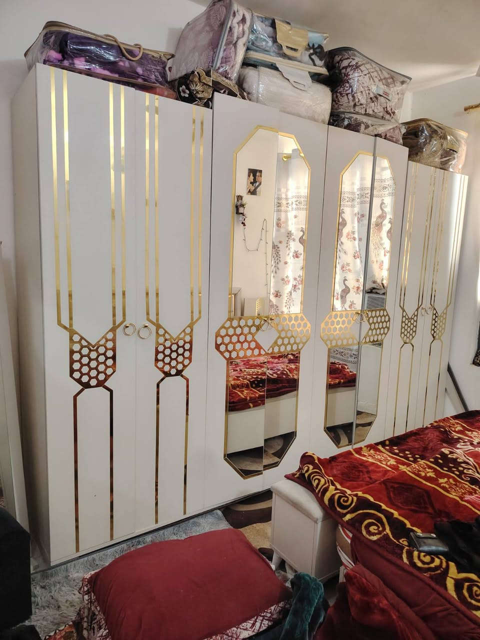 غرفه نوم للبيع المكان بغداد ول سعر مناسب ***********
