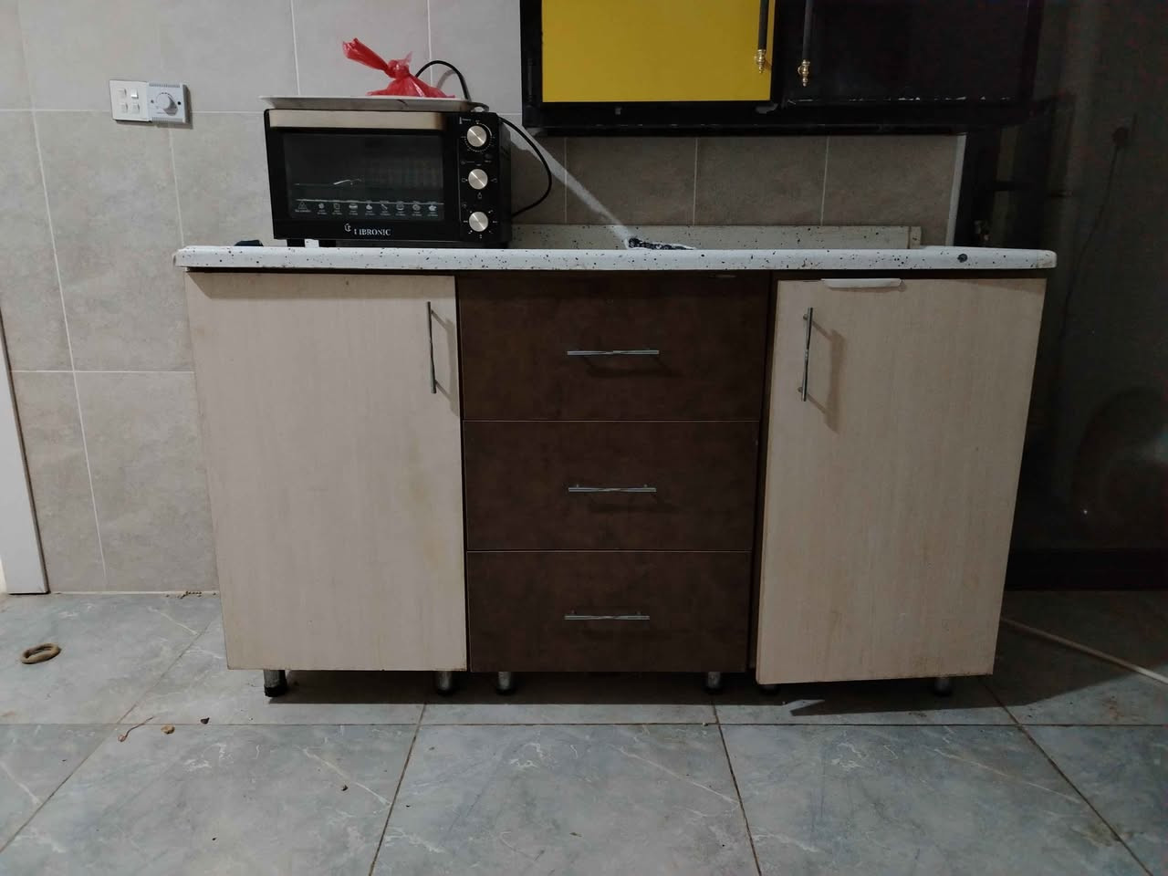 كاونتر،خشب تسگام
كاونتر متر ونصف مع مرمر
وسنگ متر و20مع مرمر
للبيع بسعر 200الف قفل،،، كربلاء, العراق


**إذا كنت صاحب هذا الإعلان وتريد حذفه لأي سبب، رجاءا أرسل رسالة إلى الدعم الفني**