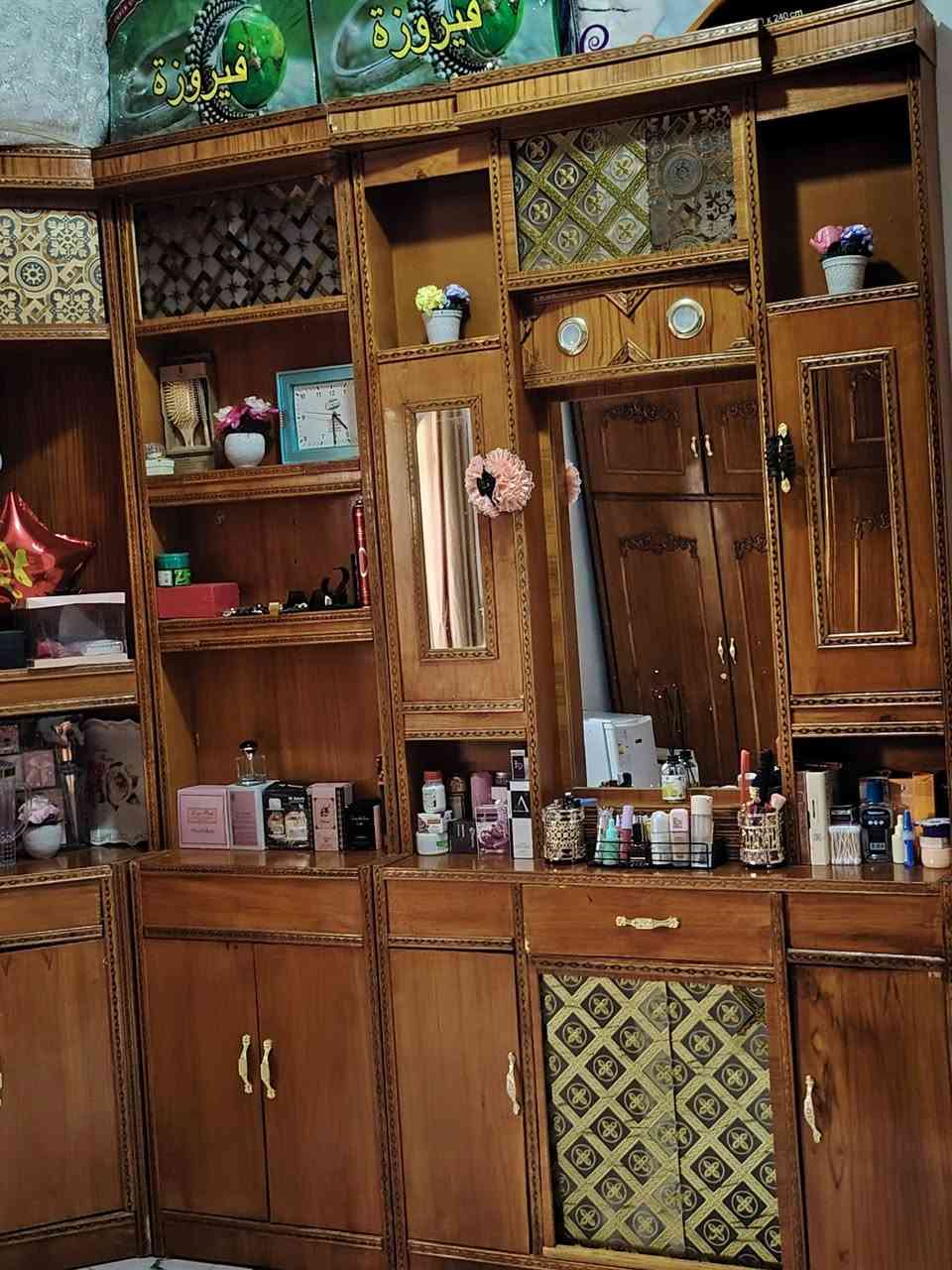 غرفت خشاب للبيع السعر 800 مكانها القائم الرمانه حيل نضيفه بشوف،احلا من الصوره بهواي ***********
