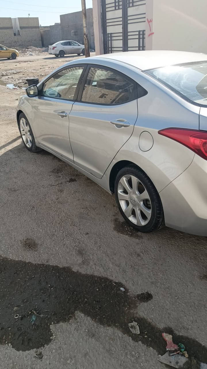 الانترا 2011 للبيع مبدل جاملغ بصوب السايق فقط والباقي مكفول محرك 1600 كير مكينه بل كارتون تبريد شغال تريد وكاله تريد مداور  السعر 104 وبيه مجال كلش بسيط ***********
