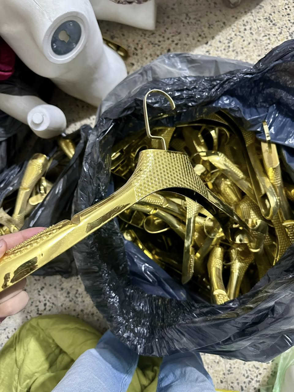 تصفية ذهبية.. تجهيزات محل (أخو الجديد) ✨
متوفر وجبة محدودة ونظافة 100%:
1️⃣ تعاليك ملكية (ذهبي ):
• العدد: 140 قطعة.
• السعر: 750 دينار للقطعة.
• تمتاز بمتانة عالية .
2️⃣ ملكان نص (رجالي):
• العدد: 2 قطعة.
• السعر: 30 ألف للقطعة.
• قوالب قياس مضبوطة ونظافة تامة.
📍 الموقع: بغداد - البلديات.
📞 للتواصل: [***********
او التواصل دايركت
