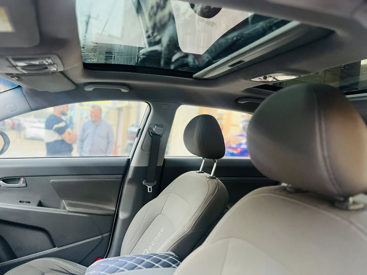 ﷽
للبيع كيا سبورتاج خليجي مكفوله 
موديل 2012
رقم بغداد 
بانوراما 
مري شفط 
حساس خلفي.
بيها طخه بالباب الأمامي الأيمن 
تحويل ثانى يوم 
السعر عل خاص او واتساب 
📞***********
