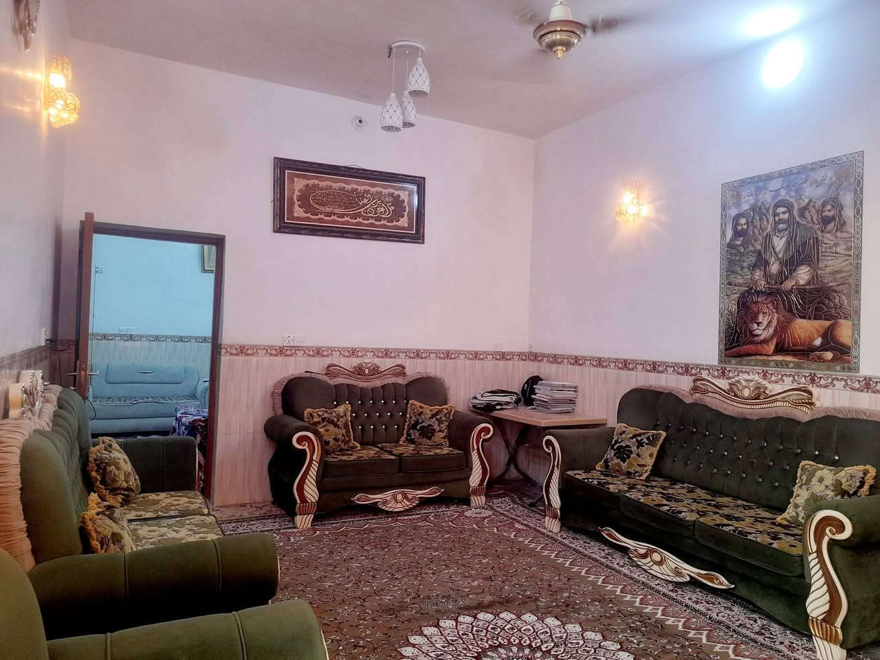 اللهم صل على محمد وآل محمد 
دار للبيع طابو زراعي ملك صرف سند25
المساحه 200متر طابقين يتكون من غرف نوم عدد6 وكليدور عدد2 واستقبال ومطبخ  ومجمع صحيات عدد2
خدمات مي و كهرباء و تبليط 
حلةالطهمازية حي فرزدق يبعد عن الشارع العام تقريبا ١٥٠متر 
 للإستفسار 
***********
***********
ملاحظة / يوجد عدد من البيوت بانواع المساحات وعدد من القطع بانواع المساحات وقطع تجاريه وقطع قريبه جدا من مرقد العلوية شريفة ع واسعار مناسبه ويوجد قطع مساحات اكبر تريد الف متر او تريد دوانم اوبيوت وقطع طابو صرف
إشارة الأصدقاء 
@إشارة
